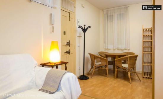 Acogedor apartamento de 1 dormitorio cerca del transporte público en Almagro y Trafalgar área - MA 