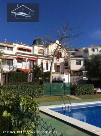  Chalet adosado  en venta con piscina y jardín en Cabo de las Huertas - Playa San Juan, Alicante - A 