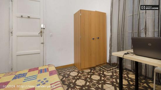  Habitación ideal con llave independiente en piso compartido, Malasaña - MADRID 