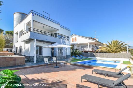  Casa en venta con fantásticas vistas y piscina en Sant Pol de Mar - BARCELONA 