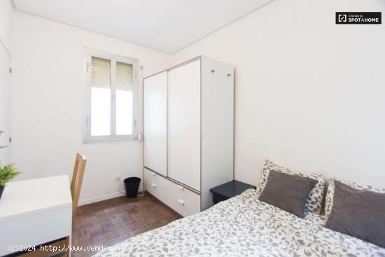  Habitación ideal con llave independiente en apartamento de 4 habitaciones, Latina - MADRID 