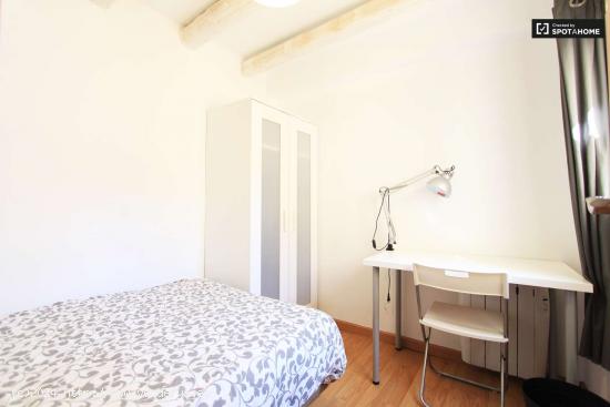  Habitación interior con armario independiente en piso compartido, Puerta del Sol - MADRID 