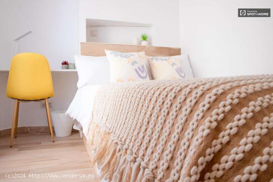  Alquiler de habitaciones en piso de 5 habitaciones en Valdeacederas - MADRID 