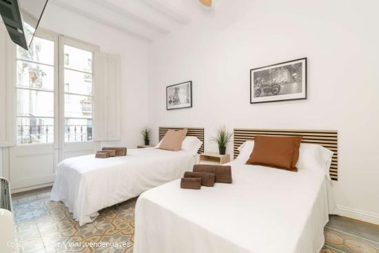  Se alquila habitación en piso compartido de 5 habitaciones en Barcelona - BARCELONA 