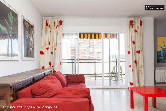  Apartamento de 4 dormitorios con balcón en alquiler en la Puerta del Ángel. - MADRID 