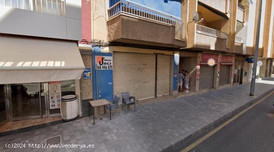  Amplio local en zona muy transitada con muchas posibilidades en zona puerta de Lorca, de Águilas. - 