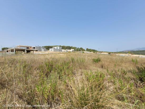  Terreno edificable con proyecto y permiso de obra vigente en Sant Esteve Sesrovires - BARCELONA 