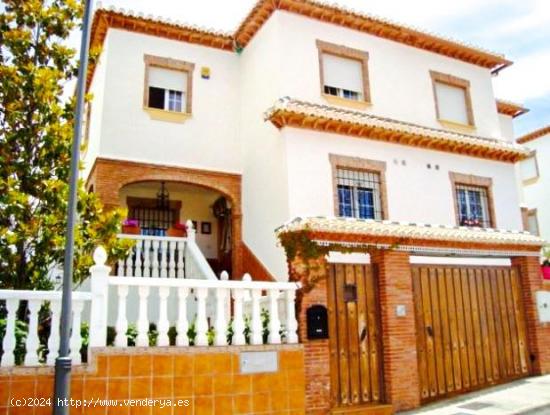  Magnífica vivienda unifamiliar pareada, situada en la calle Centeno de La Zubia. - GRANADA 