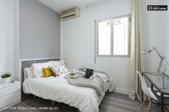  Moderna habitación con aire acondicionado en alquiler, apartamento de 4 dormitorios, Salamanca - MA 