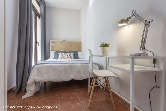  Acogedora habitación doble con balcón en el centro de Valencia - VALENCIA 