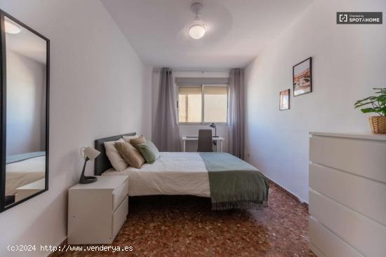  Se alquilan habitaciones en apartamento de 7 habitaciones en Benimaclet - VALENCIA 