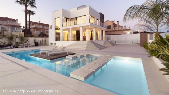  Villa en venta a estrenar en Torrevieja (Alicante) 