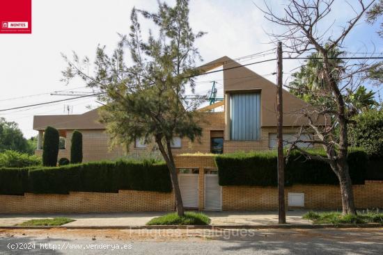  Casa en venta Esplugues de Llobregat - BARCELONA 