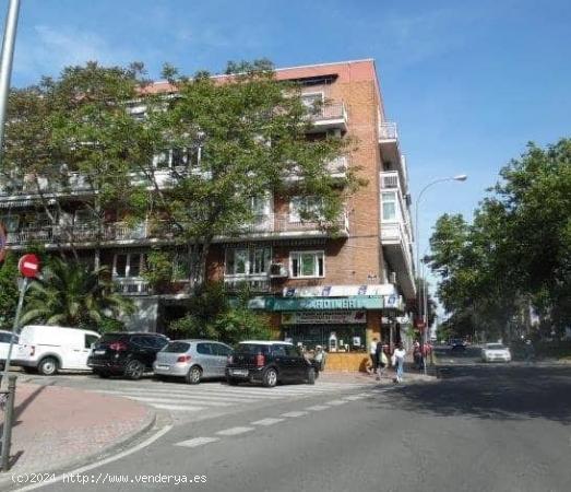  Local en venta y alquiler en Calle Vicente Muzas - MADRID 