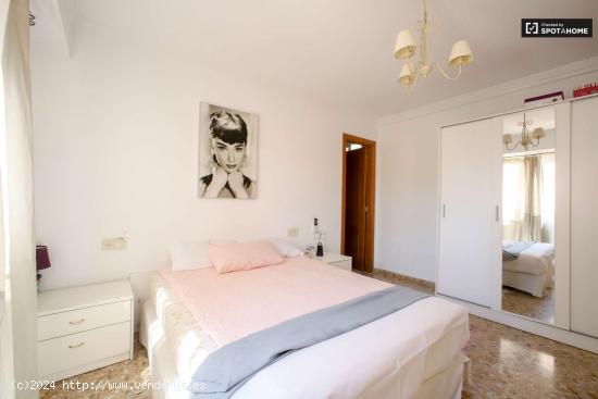  Acogedora habitación en alquiler en apartamento de 3 dormitorios en Mislata - VALENCIA 