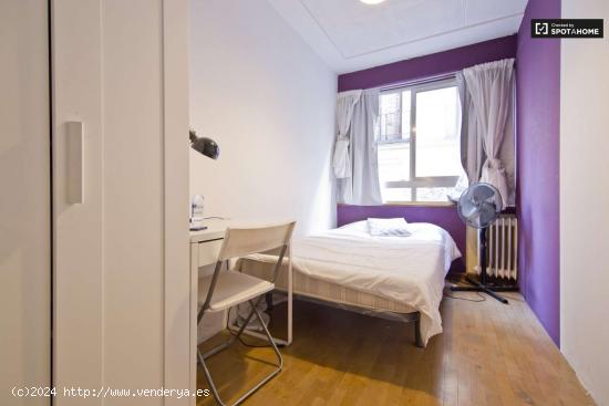  Cómoda habitación con escritorio en un apartamento de 6 habitaciones, Chueca - MADRID 