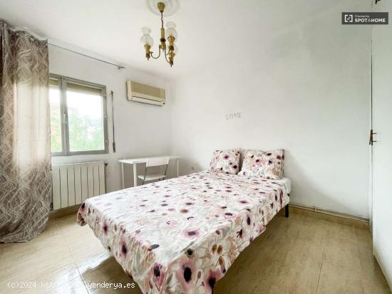  Se alquila habitación en piso de 4 habitaciones en Abrantes, Madrid - MADRID 