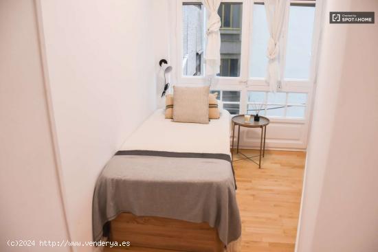  Habitaciones para alquilar en apartamento de 4 dormitorios en Barcelona - BARCELONA 