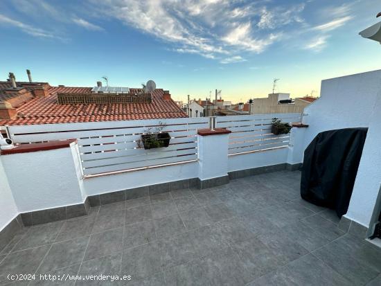  Ático con 2 habitaciones y terraza en Calella - BARCELONA 