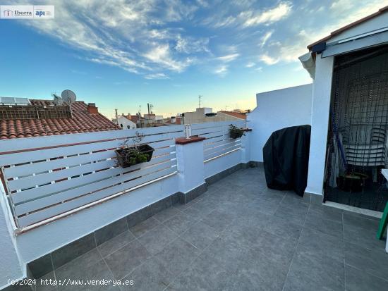  Ático con 2 habitaciones y terraza en Calella - BARCELONA 