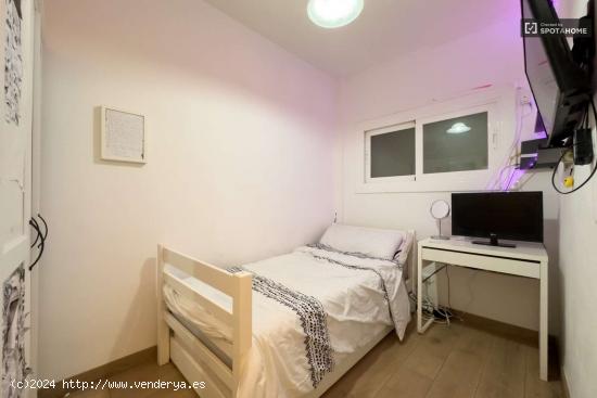 Alquiler de habitaciones en piso de 3 habitaciones en La Nova Esquerra De L'Eixample - BARCELONA 