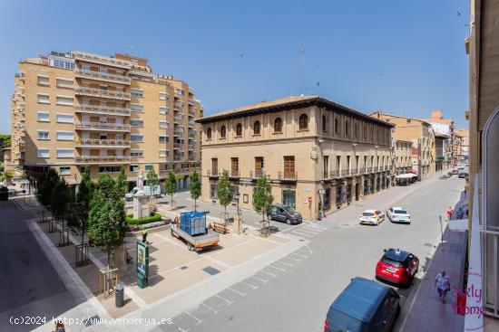  Vivienda de 130 m2 en el centro de Huesca - HUESCA 