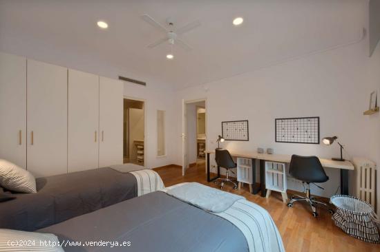  Se alquilan habitaciones dobles compartidas en piso de 6 habitaciones en Sant Gervasi - Galvany - BA 