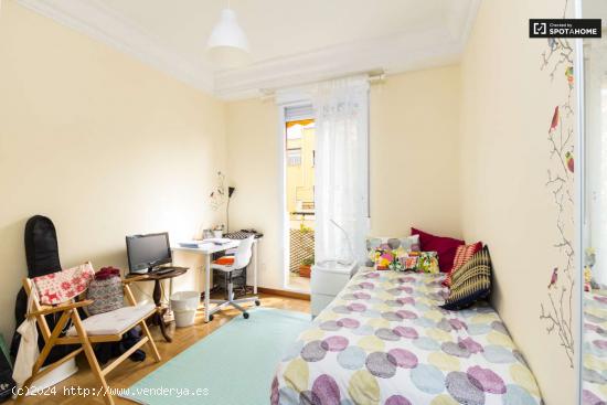  Amplia habitación con armario independiente en apartamento de 3 dormitorios, Retiro - MADRID 