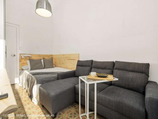  Habitación luminosa en alquiler en un apartamento de 5 dormitorios en La Dreta de l'Eixample - BARC 