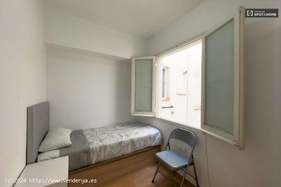  Se alquila habitación en piso de 3 habitaciones en El Prat De Llobregat - BARCELONA 