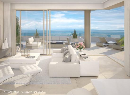  Impresionante Apartamento en la primera linea de la playa con vistas a mar en Mijas Costa - MALAGA 