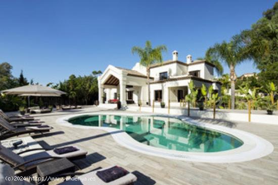  Elegante villa con una ubicación inmejorable y  panoramicas vistas en Nueva Andalucia - MALAGA 