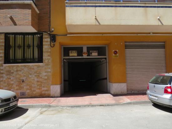  Plaza de garaje de buen tamaño cerca de Bankia en av.Habaneras - ALICANTE 