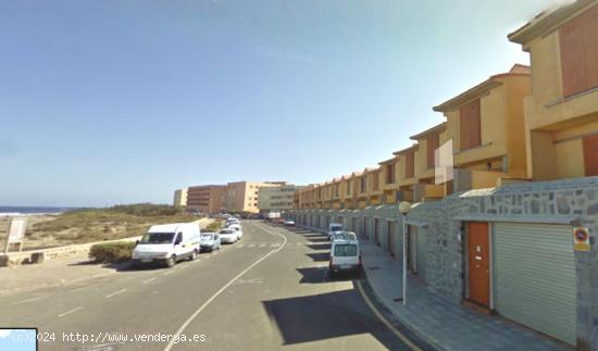  Medano vivienda 225 m2 construidos y terraza 75 m2. centrico y al lado del mar. - SANTA CRUZ DE TENE 