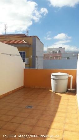  San Isidro, Piso 73 m2 con 2 dormitorios, 2 baños, patio 20 m2, solarium, plaza garaje y trastero - 