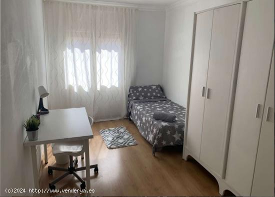  Alquiler de habitaciones en piso de 4 habitaciones en L'Hospitalet De Llobregat - BARCELONA 