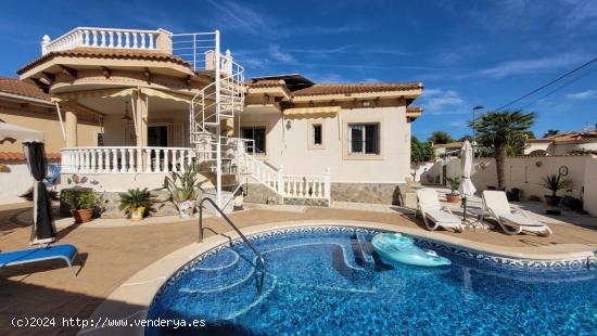  Villa con piscina en Pinar de Campoverde - ALICANTE 