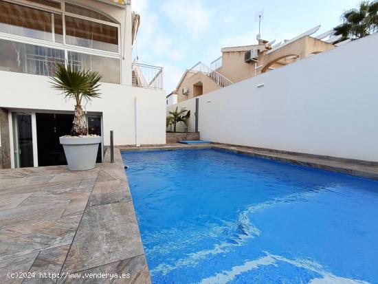  Villa con apartamento de invitados y piscina propia en Playa Flamenca - ALICANTE 