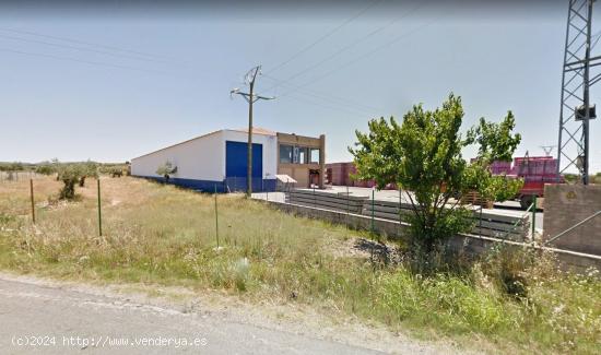  Urbis te ofrece una nave industrial en Torrejoncillo, Cáceres. - CACERES 