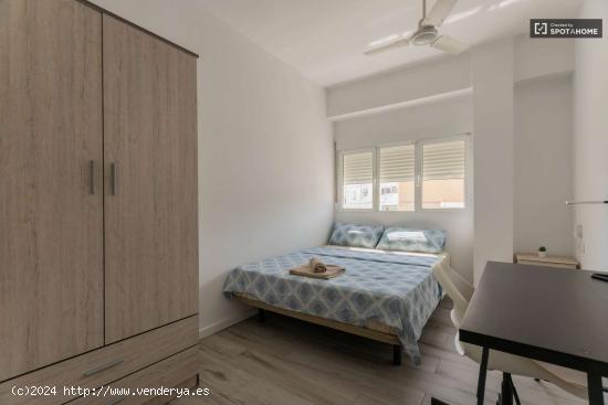 Se alquila habitación en piso de 5 habitaciones en Nou Moles - VALENCIA 