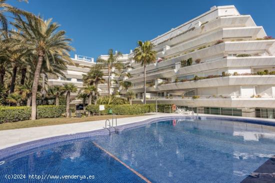  Apartamento en Marbella centro con vistas al mar ,primera linea - MALAGA 