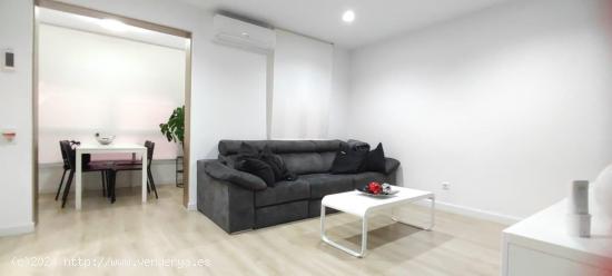  Casa con dos pisos independientes - BARCELONA 