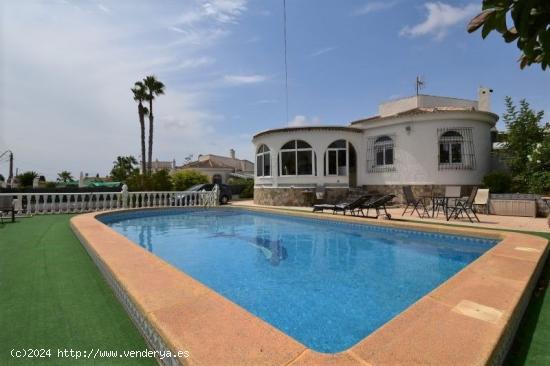  Villa independiente con piscina privada - ALICANTE 
