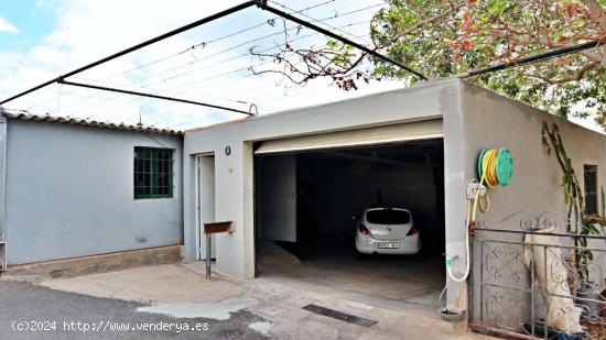  Se vende casa  con 45 dormitorios en San Isidro - SANTA CRUZ DE TENERIFE 