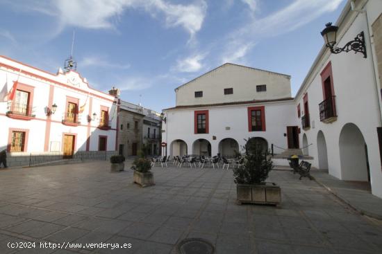  Casa de dos plantas en el centro del Casar de Cáceres - CACERES 