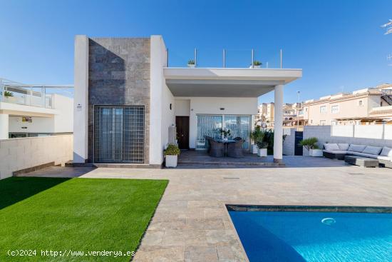  Villa de lujo con piscina privada en Villamartin - ALICANTE 