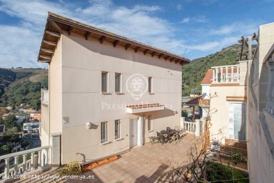  Casa en venta con discoteca privada y amplias vistas al mar y a la montaña, en Alella - BARCELONA 