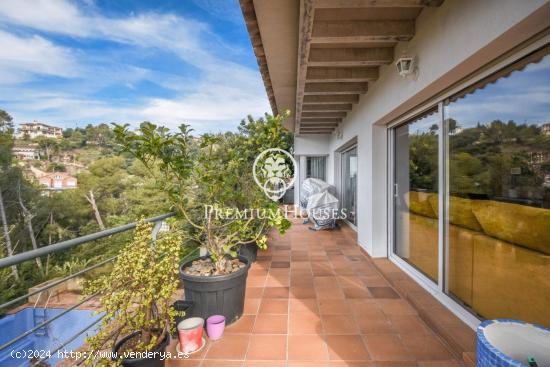  Casa unifamiliar en venta con vistas y piscina infinity en Santa Susanna - BARCELONA 