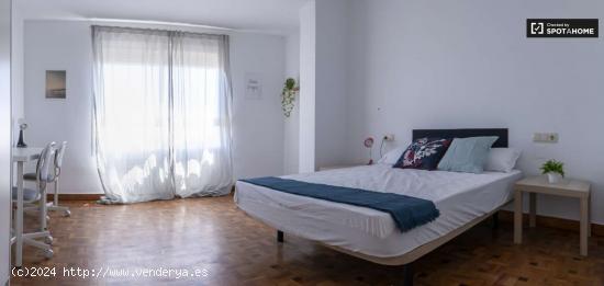  Alquiler de habitaciones en piso de 6 habitaciones en Valencia - VALENCIA 