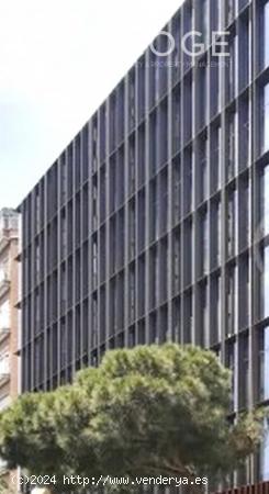  Oficina en ALQUILER en excepcional ubicación junto a Francesc Macià (Les Corts) - BARCELONA 